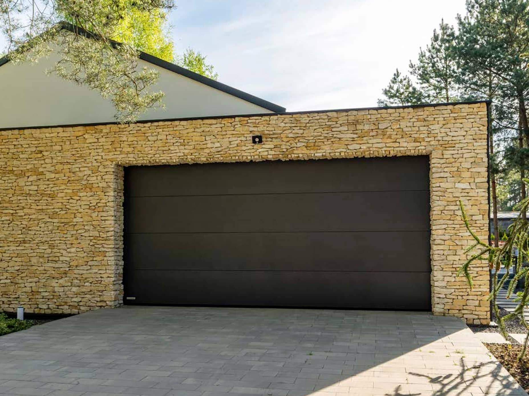Garagentor - braunes Sektionaltor